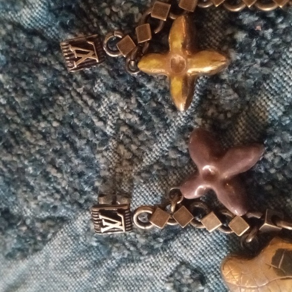 Authentic Louis Vuitton LV monogram antique style vintage pierced charm earrings - Picture 8 of 12